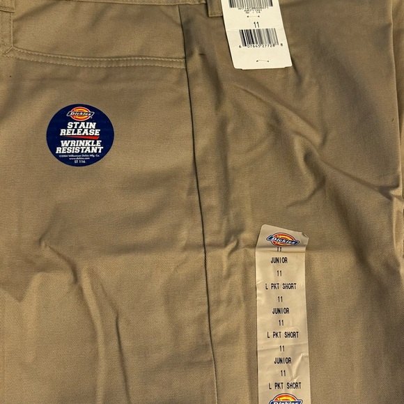 Dickies shorts with large pockets. New size 11 - Picture 8 of 8